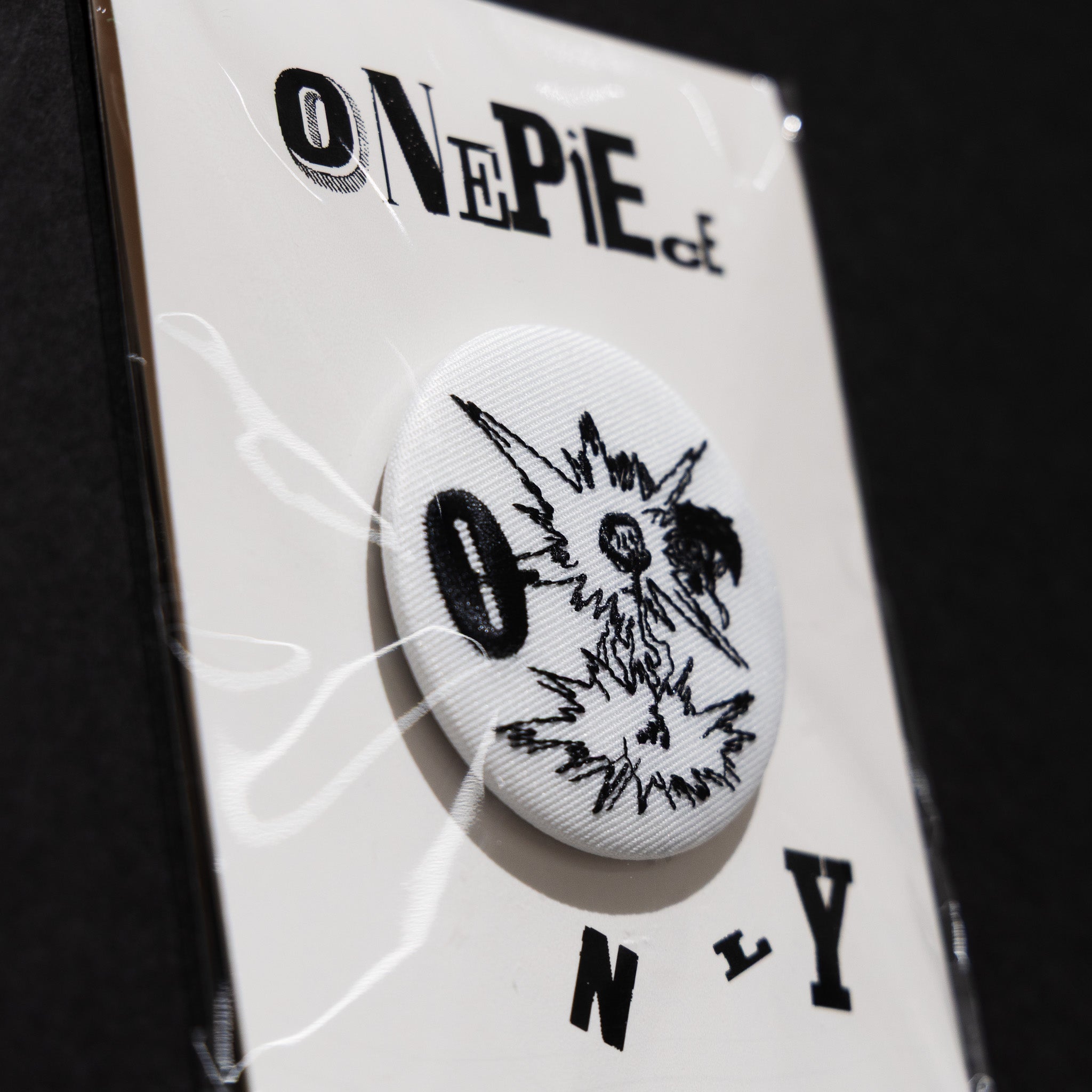 尾田栄一郎『ONE PIECE ONLY / ロゴ刺繍缶バッジ 』 | Shueisha Manga 